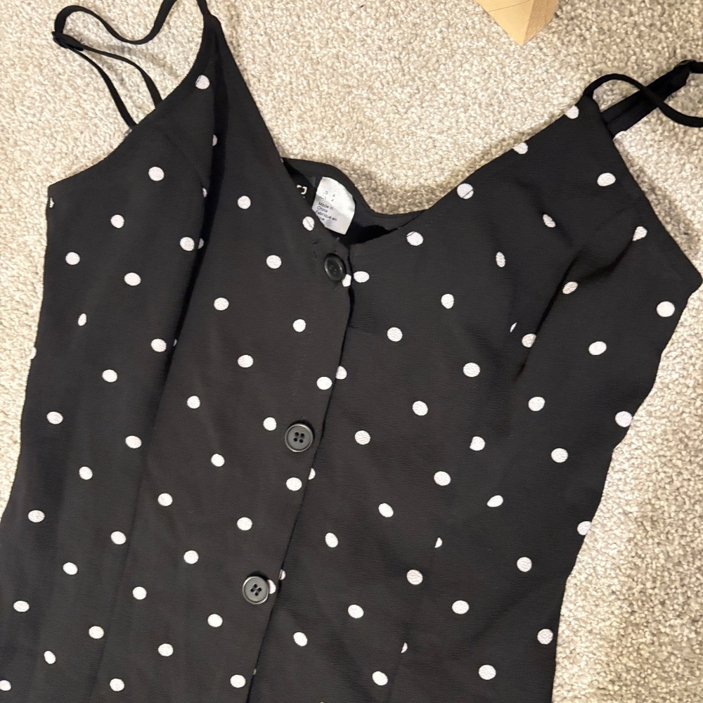 Dotted dress, cute silhouette, slits - Picture 2 of 3